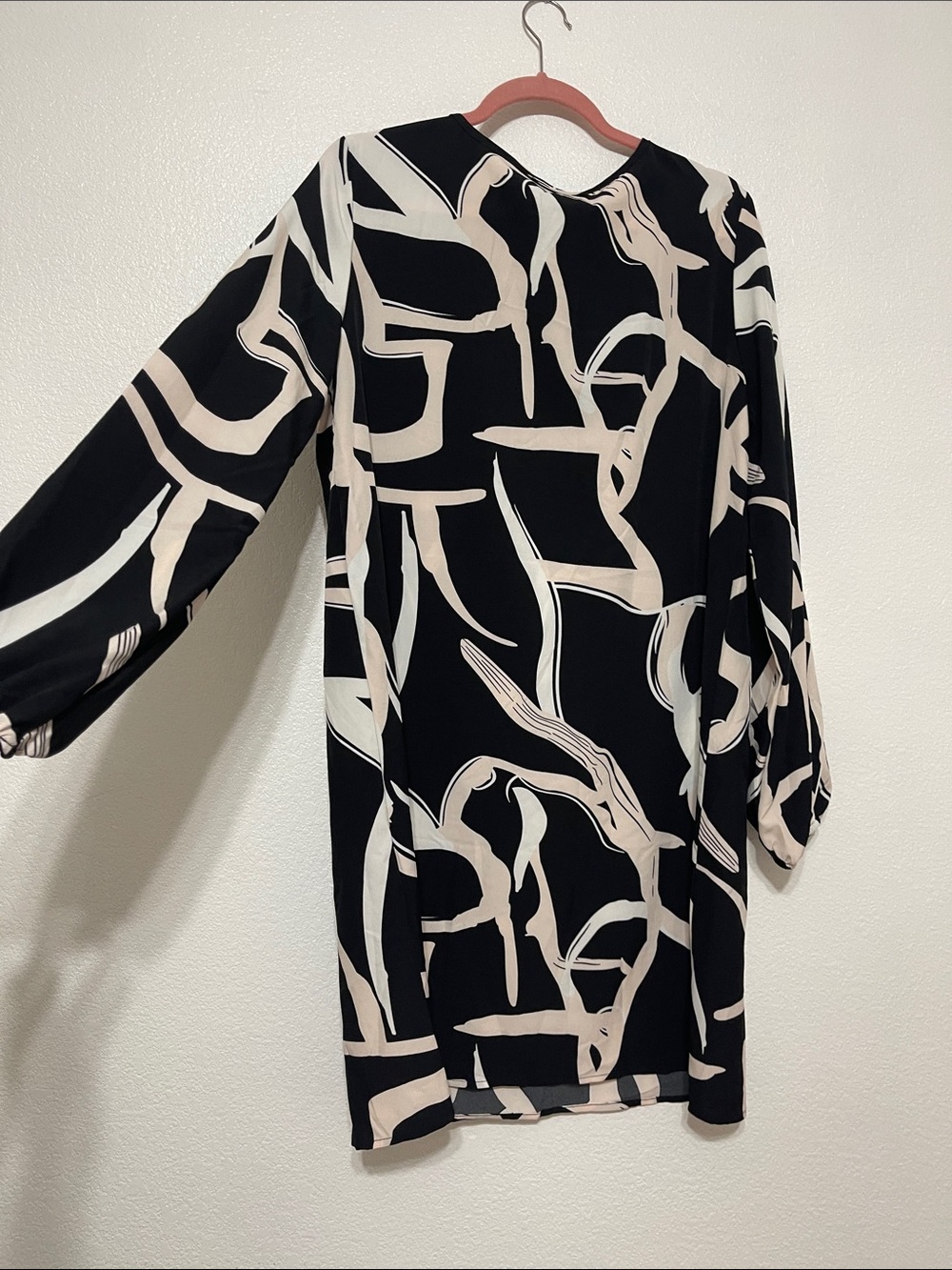 Black & Cream Abstract Long Sleeve Shift Dress - Picture 4 of 4